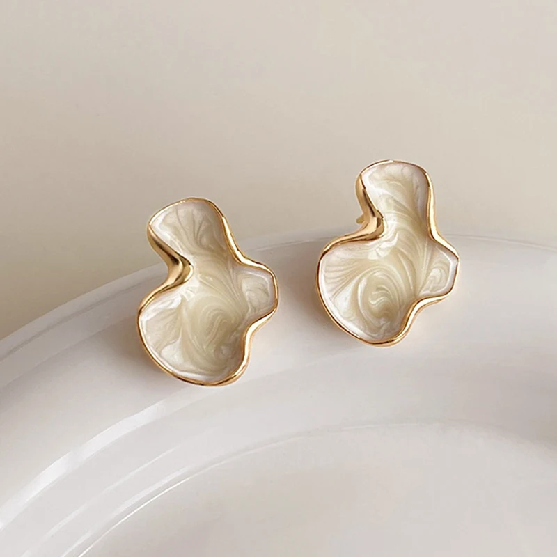 Artistic Abstract White Black Pink Color Cloud Irregular Stud Earring for Women Temperament Ear Jewelry Simple Party Gift