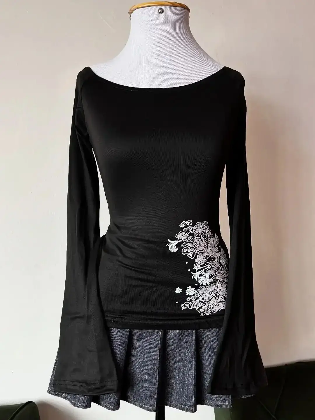 European and American Fashion New Floral Print Round Neck Long Sleeve Slim Fit Shirt Top Black Fine Striped T-Shirt